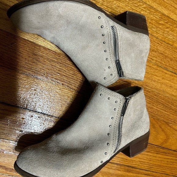 Minnetonka Brie Bootie Womens 7 Side Zip Stud Beige Leather Boot Booties Suede - Picture 3 of 10